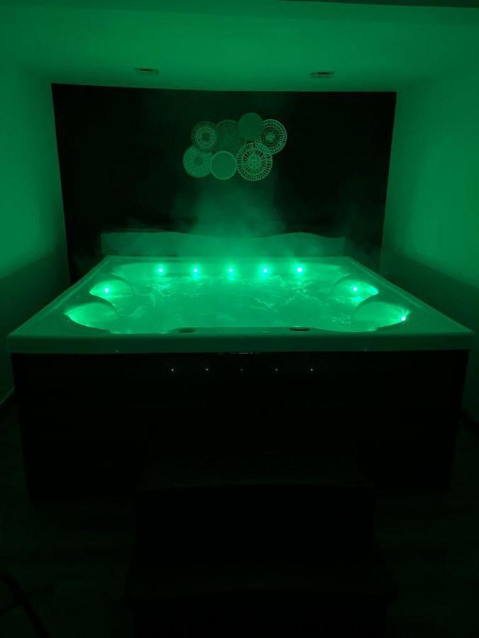 Roulotte La Boheme Est Son Spa En Baie De Somme Arrest 外观 照片